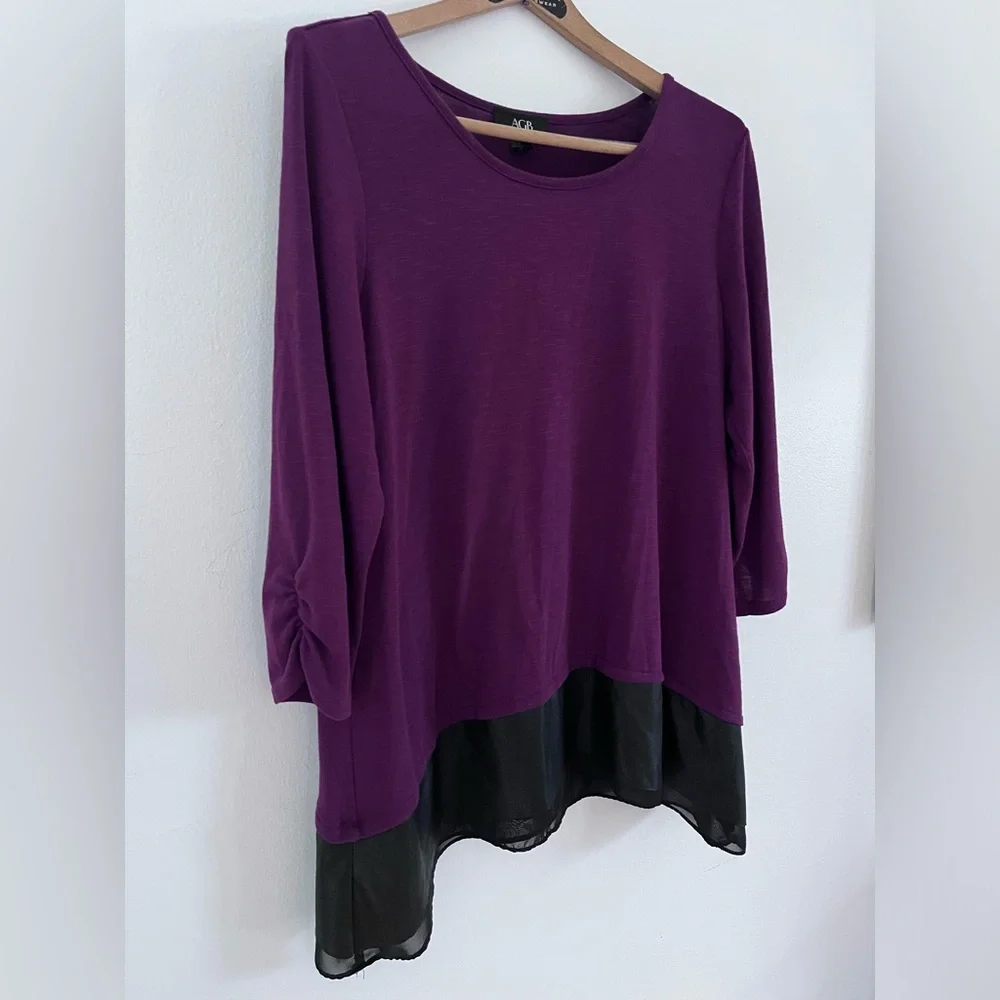 AGB Long Sleeve Ruched Arm Faux Leather Layer Women’s Size Large